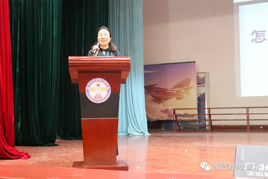 张振芳律师为空军某部新兵学员开展法律知识讲座